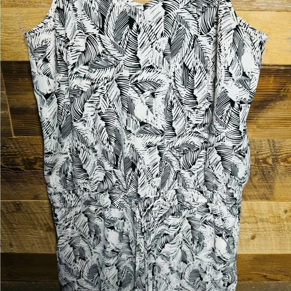 Banana Republic leaf drapey jumpsuit peppercorn Black white flowy luxurious US 0 - Picture 4 of 7